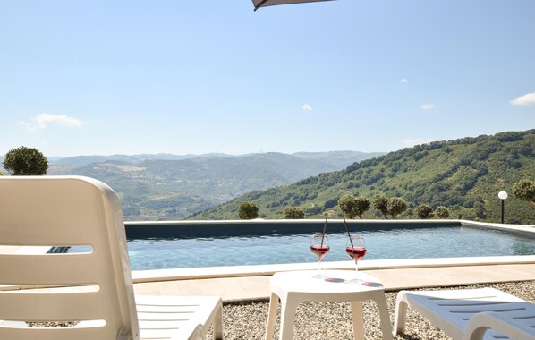 Pool - 3 bedroom beautiful home in Librizzi (Librizzi)