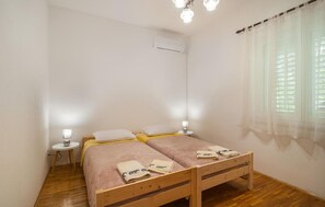 1 bedroom, travel cot, free WiFi, bed sheets