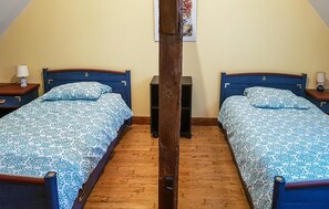 2 bedrooms, iron/ironing board, travel cot, free WiFi