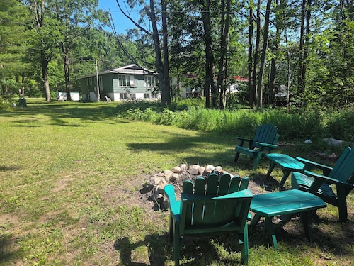 Charming 3- BEDROOM/ 1 BATH Duplex Upper unit in Fabulous Harbor Springs.