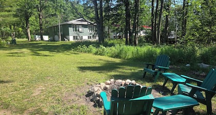 Charming 3- BEDROOM/ 1 BATH Duplex Upper unit in Fabulous Harbor Springs.