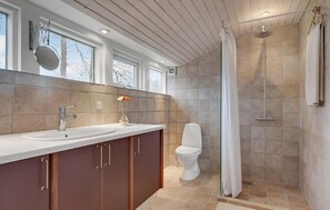 Shower - 3 bedroom gorgeous home in Gilleleje (Gilleleje)