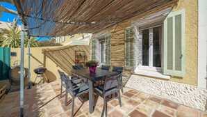 An outdoor patio with a table and chairs, a grill, and a pergola providing shade. - Amazing home in Sanary-sur-Mer with WiFi (Sanary-sur-Mer)