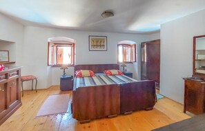 4 Schlafzimmer, Bügeleisen/Bügelbrett, kostenloses WLAN, Bettwäsche