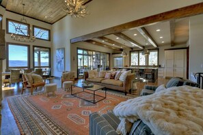 TV, fireplace, books, stereo - Gem of Blue Ridge | Free Night Offer! (Blue Ridge)