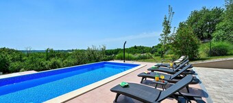 Lovely home in Kapela