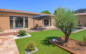 Terrace/patio - Amazing home in Robion (Robion)