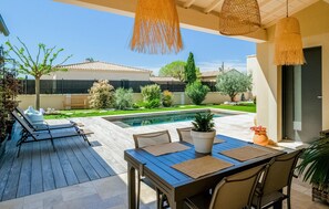 Outdoor dining - Amazing home in Robion (Robion)