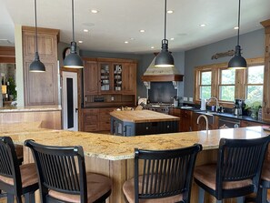 冰箱、微波炉、烤箱、炉灶