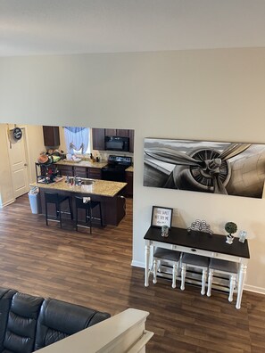 المنشأة من الداخل