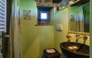 Shower - 1 bedroom nice home in Villagrande di Monteco (Villagrande di Monteco)