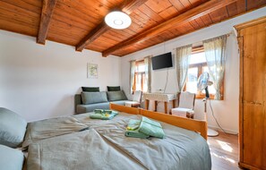 2 Schlafzimmer, Reisekinderbett, kostenloses WLAN, Bettwäsche