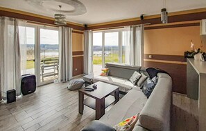 TV, fireplace, stereo