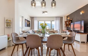 Dining - Nice home in Dugopolje with sauna (Dugopolje)