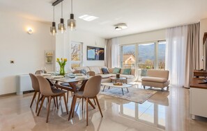 Fernseher, Tischfußball, Stereoanlage