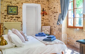 6 bedrooms, free WiFi, bed sheets - Stunning home in Montferrand-du-Perigor (Montferrand-du-Perigor)