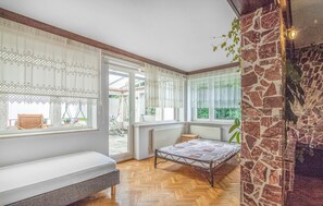 2 عدّة غرف نوم ومكواة/لوح كي وسرير سفر وواي فاي مجانًا