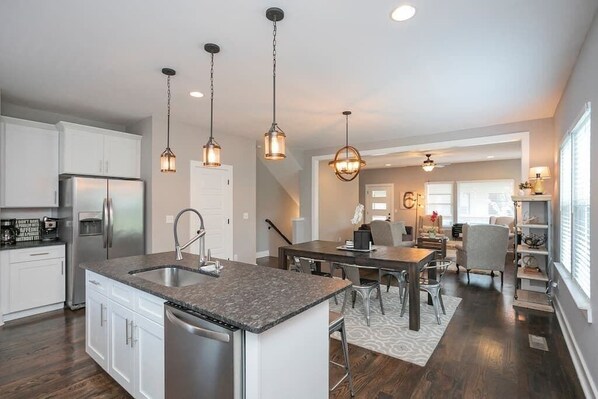 Interior - Music City Exquisite Haven । Perfect for Groups (Nashville)