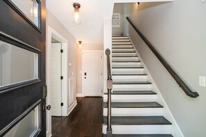 Interior - Music City Exquisite Haven । Perfect for Groups (Nashville)