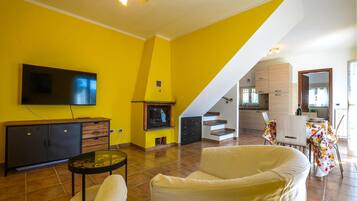 Télévision, cheminée