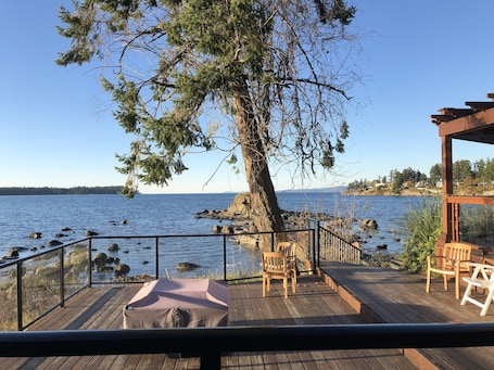 Property grounds. Pacific Shores Resort - Creekside Suites - 1 Bedroom - Oceanfront!