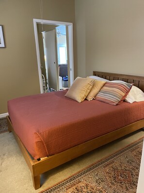 2 bedrooms, free WiFi, bed sheets - Shore Cliff Cottage (Ashtabula)