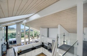 ثلاجة، فرن، موقد طهي مسطح، غسالة أطباق