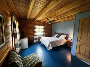 3 bedrooms, iron/ironing board, free WiFi, bed sheets - KY log home close to The Ark Encounter on private 14 acres private seasonal pool (Ghent)