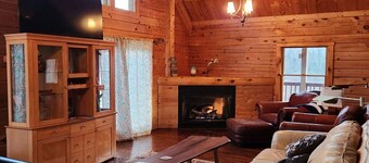 KY log home close to The Ark Encounter on private 14 acres private seasonal pool