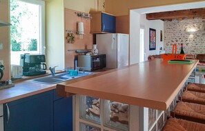 Refrigerador, microondas, horno y lavavajillas 