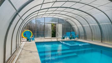 Utomhuspool och uppvÀrmd pool