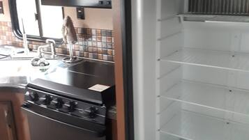 Frigorífic, microones, forn i placa de cuina