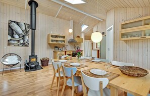 Dining - Stunning home in Ejstrupholm with WiFi (Ejstrupholm)