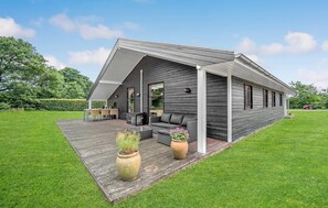 Terrace/patio - Stunning home in Ejstrupholm with WiFi (Ejstrupholm)