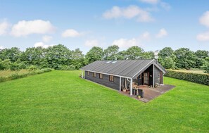 Exterior - Stunning home in Ejstrupholm with WiFi (Ejstrupholm)
