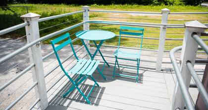 2~Charleston Gem~ Studio 2 is located 4 miles from Downtown Charleston