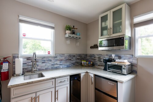 2✨️Southern Charm✨️Studio 2 is located 4 miles from Downtown Charleston