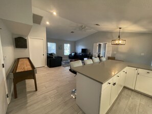 冰箱、微波炉、烤箱、炉灶