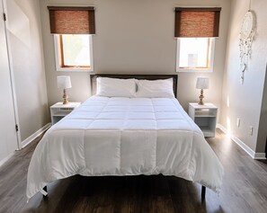 3 slaapkamers, een strijkplank/strijkijzer, gratis wifi, beddengoed