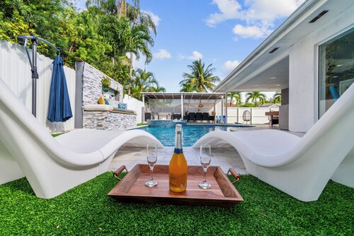 Miami luxury vacation  home with heated  pool & jacuzzi