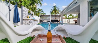 Miami luxury vacation  home with heated  pool & jacuzzi
