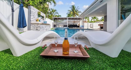 Miami luxury vacation home with heated pool & jacuzzi