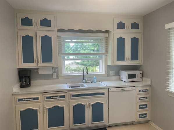 冰箱、微波炉、烤箱、炉灶