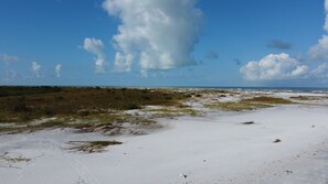 Solsenger og strandhåndklær