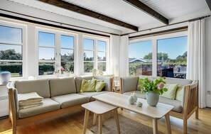 Een smart-tv en een open haard