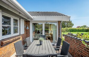 Outdoor dining - 3 bedroom cozy home in Haderslev (Haderslev)