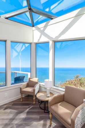 Interior - Panoramic Ocean Views - Private Beach - Dog Friendly - EV (Manchester)