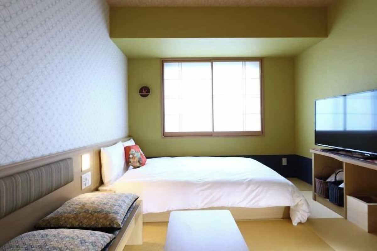 Caja de seguridad en la habitación y cortinas blackout