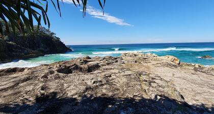 Koala Corner. Comfy one bedroom studio set in landscaped gardens.