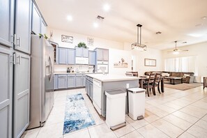 Interior - Family sized home 5 minutes from Westgate and Cardinals Stadium. (Glendale)